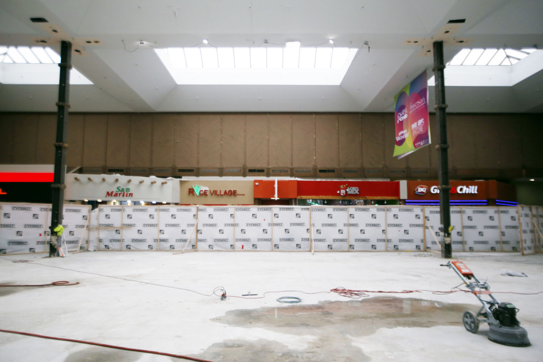 021020MallFoodCourt_26.JPG